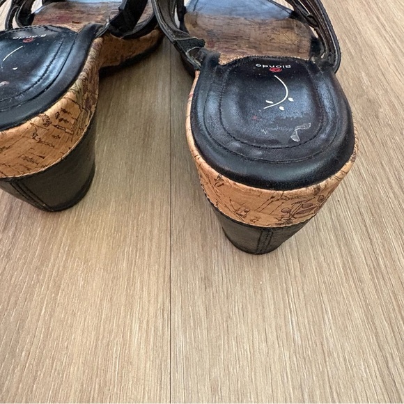 Blondo Black Wedge Sandals Women’s Size 9 – Cork Floral Platform Leather - Picture 4 of 7